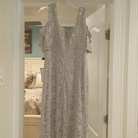 Champagne & Lace Wedding dress - Picture 2 of 2